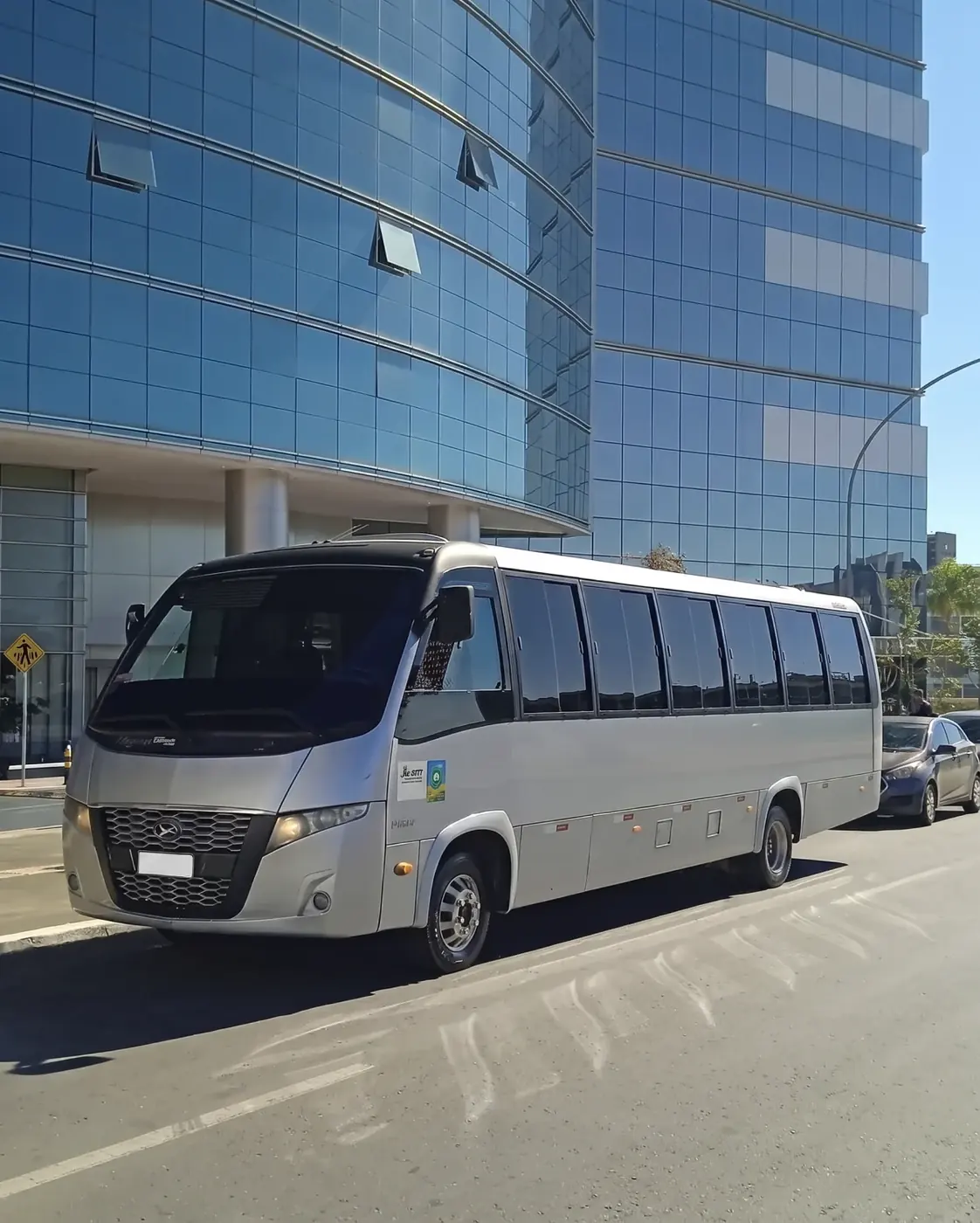 Micro-ônibus Roas Transfer para fretamento em Brasília